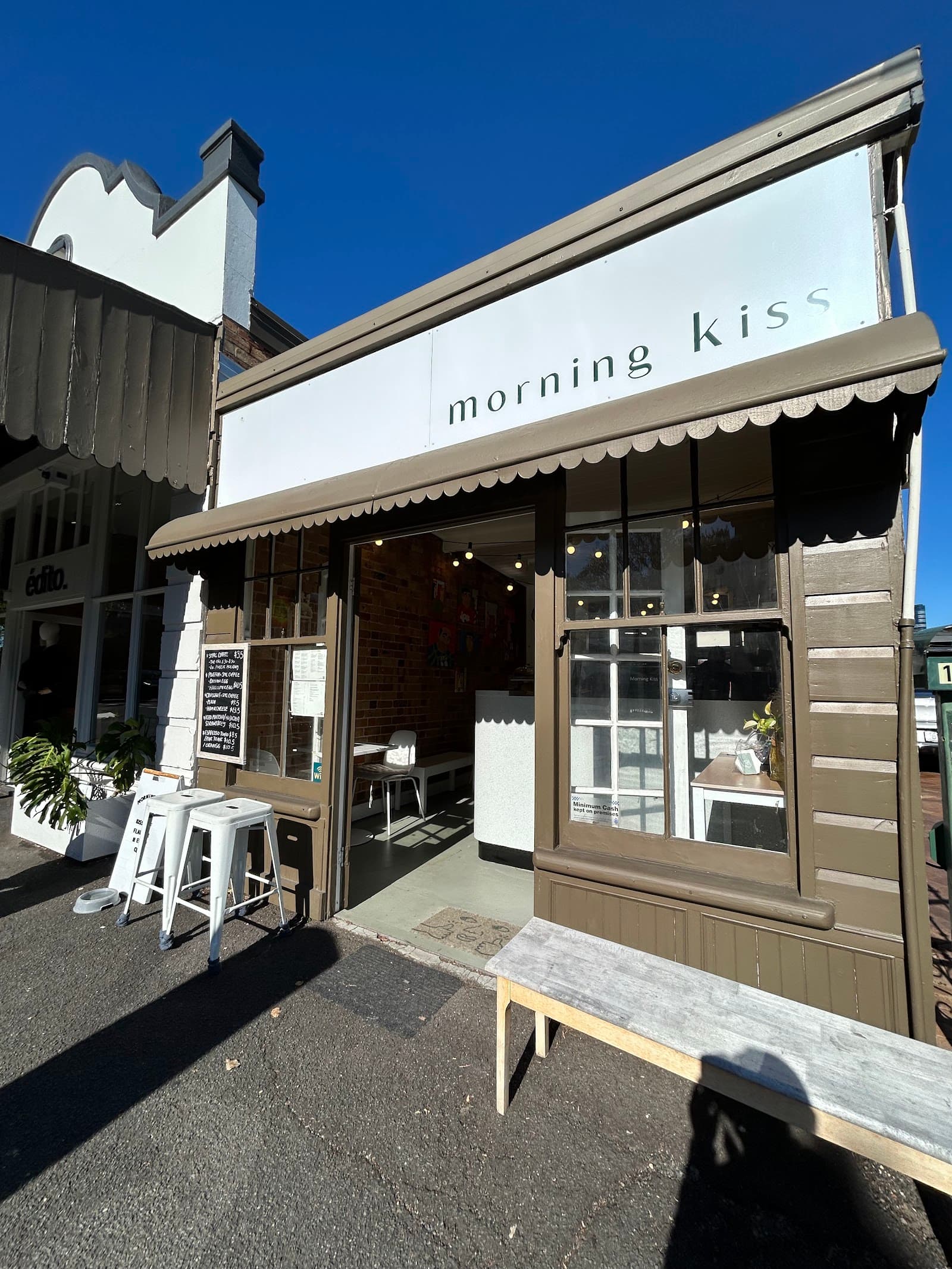 Morning Kiss — New Farm, Brisbane