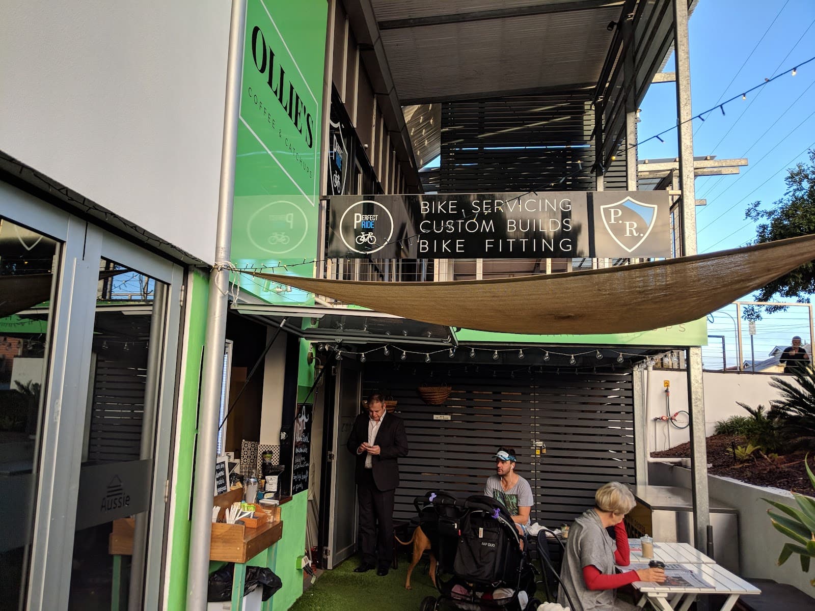 OLLIE'S COFFEE & CATCHUPS — Bulimba, Brisbane