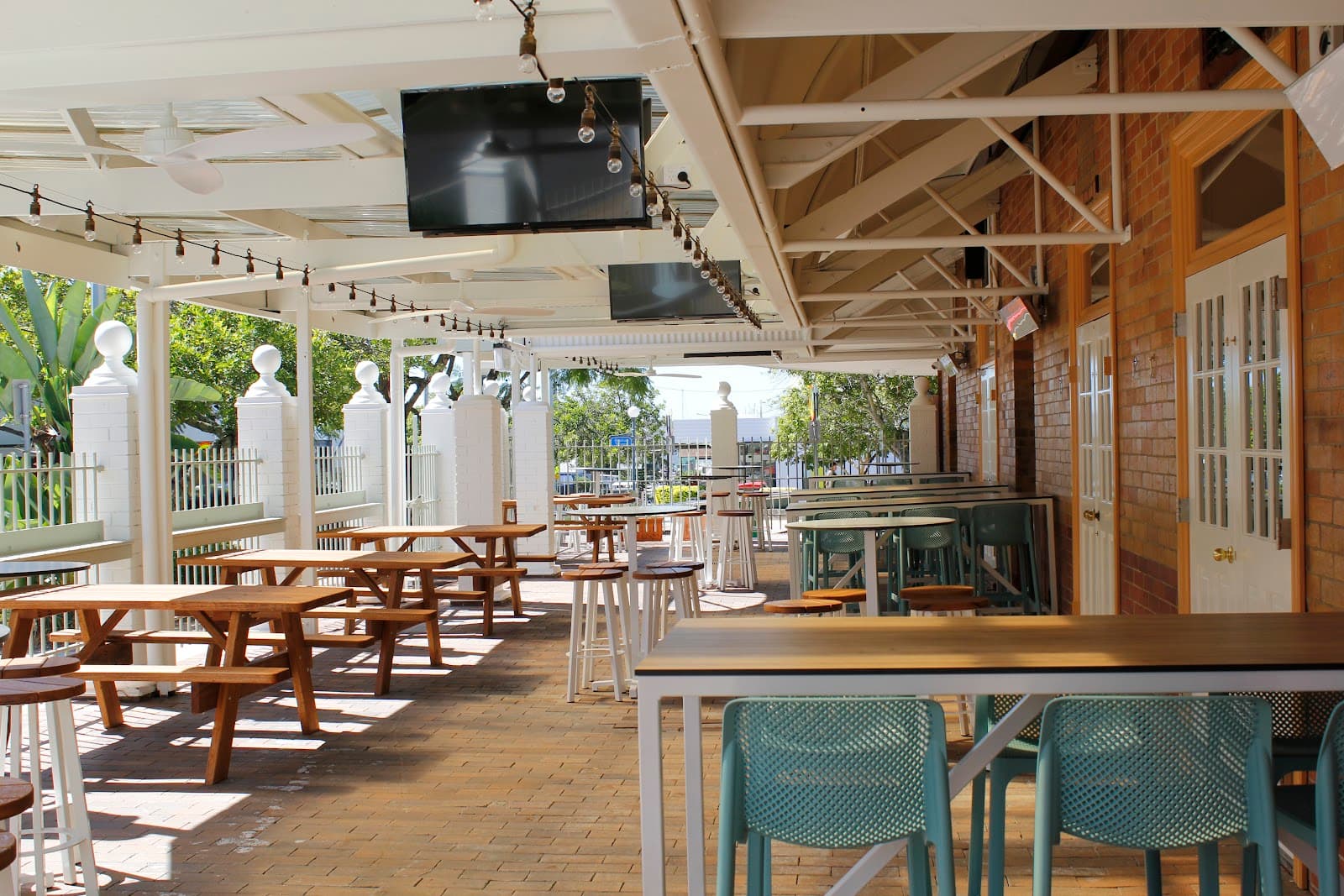 Manly Hotel — Manly, Brisbane
