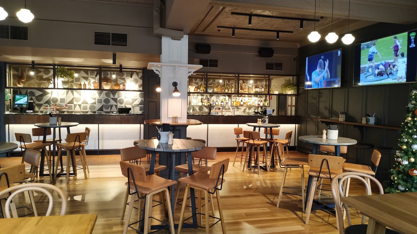 Crown Hotel — Chermside, Brisbane
