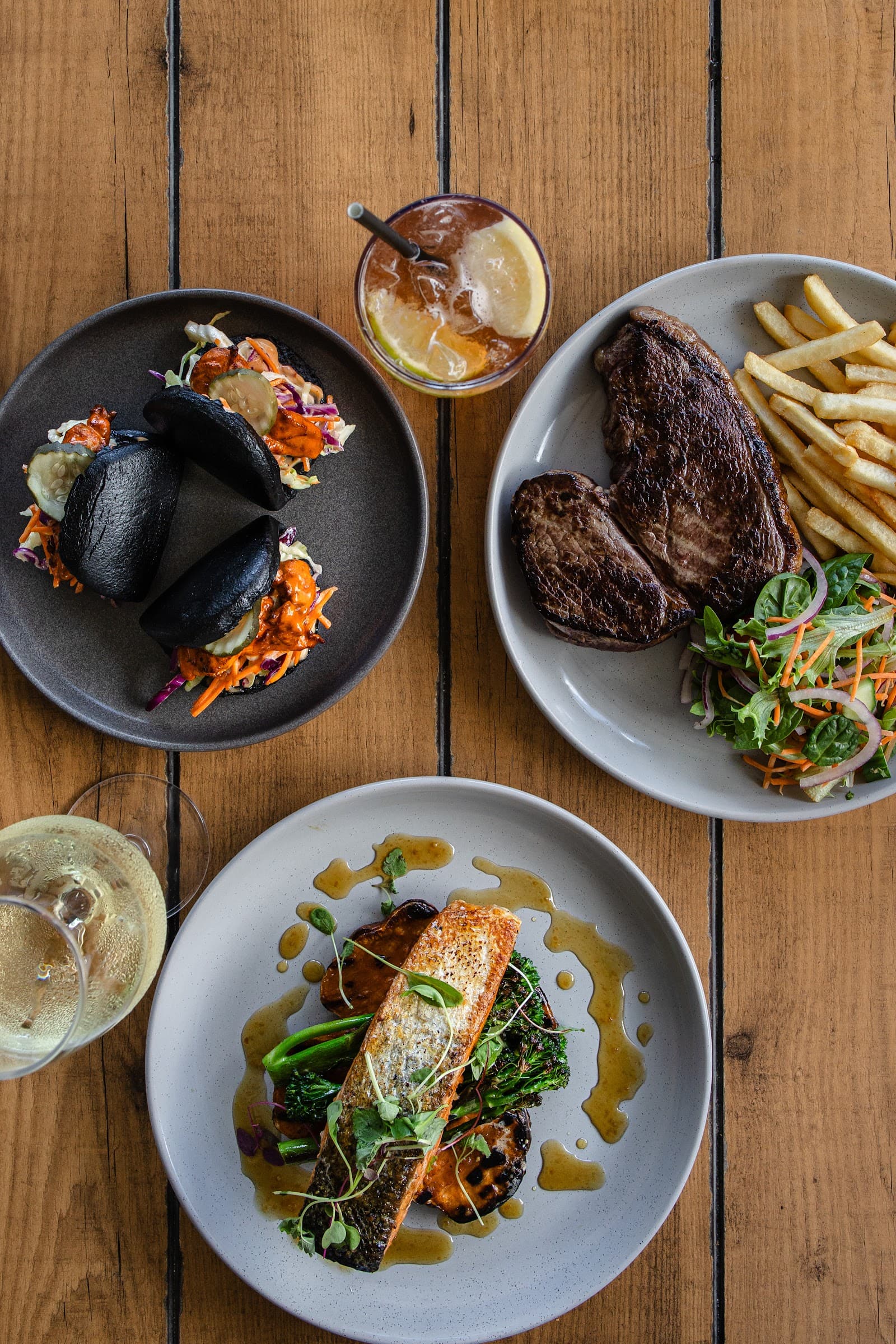 Waterloo Bay Hotel — Manly, Brisbane