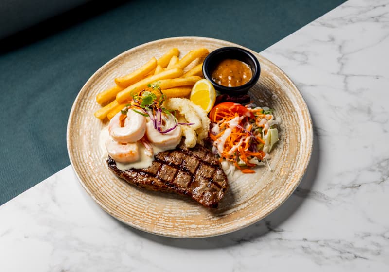 Camp Hill Hotel — Manly, Brisbane