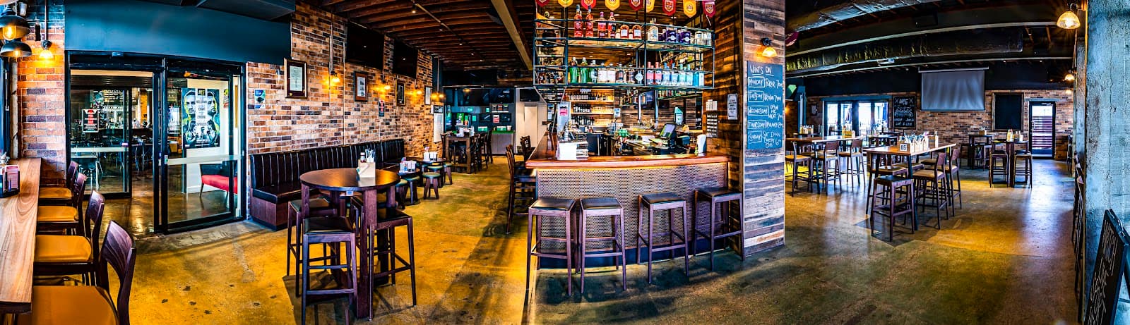 Stones Corner Hotel — Manly, Brisbane