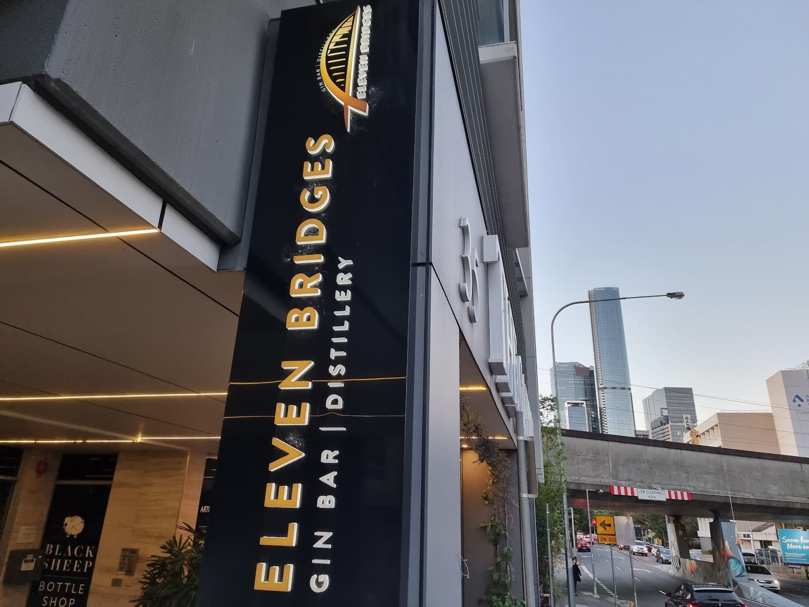 Eleven Bridges Bar — South Brisbane, Brisbane