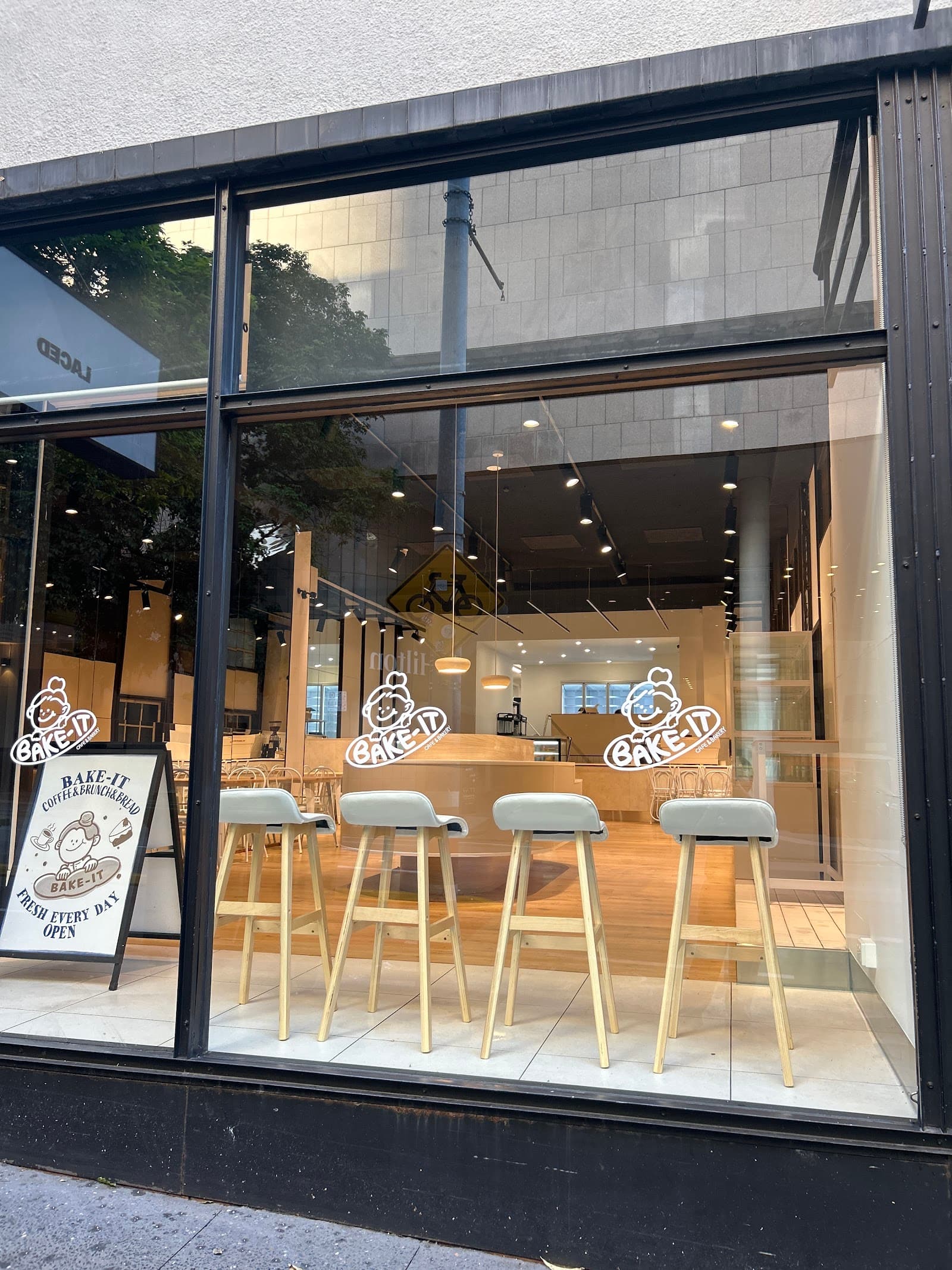 BAKE-IT BAKERY AND CAFE — South Brisbane, Brisbane