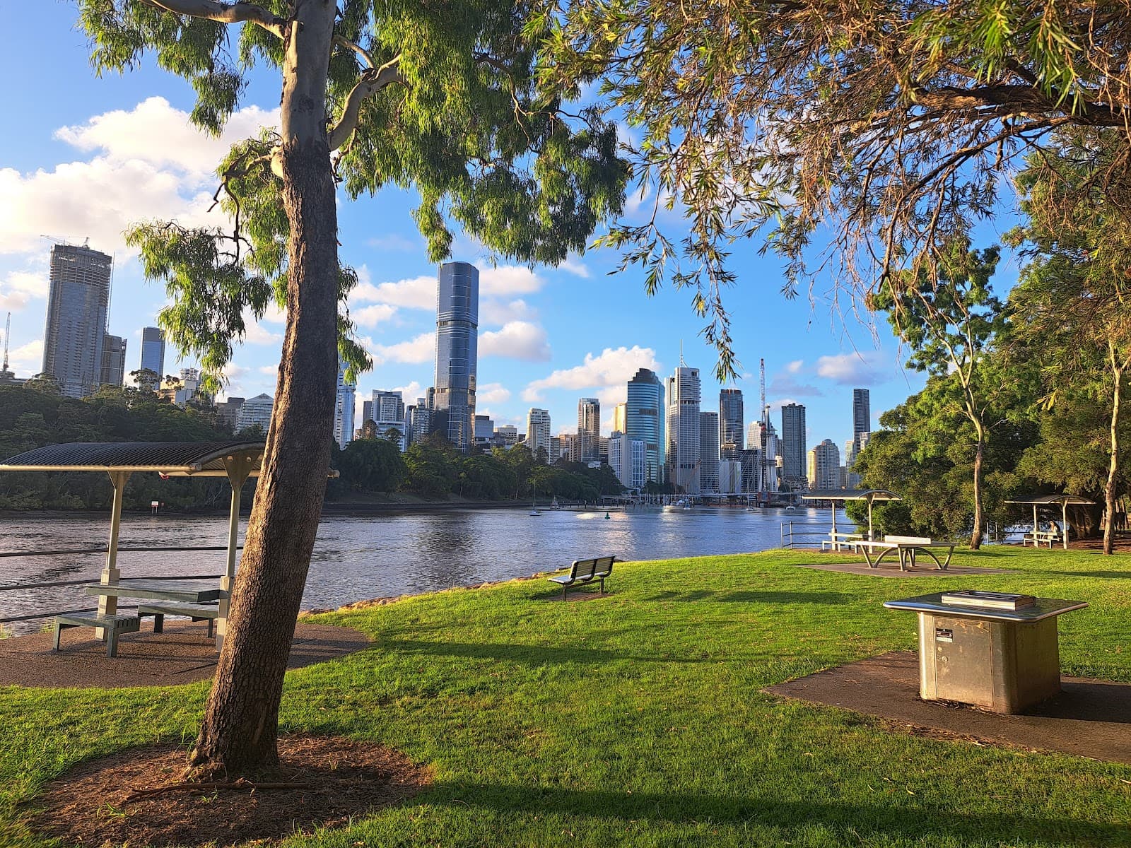 Kangaroo Point Picnic Area — Kangaroo Point, Brisbane