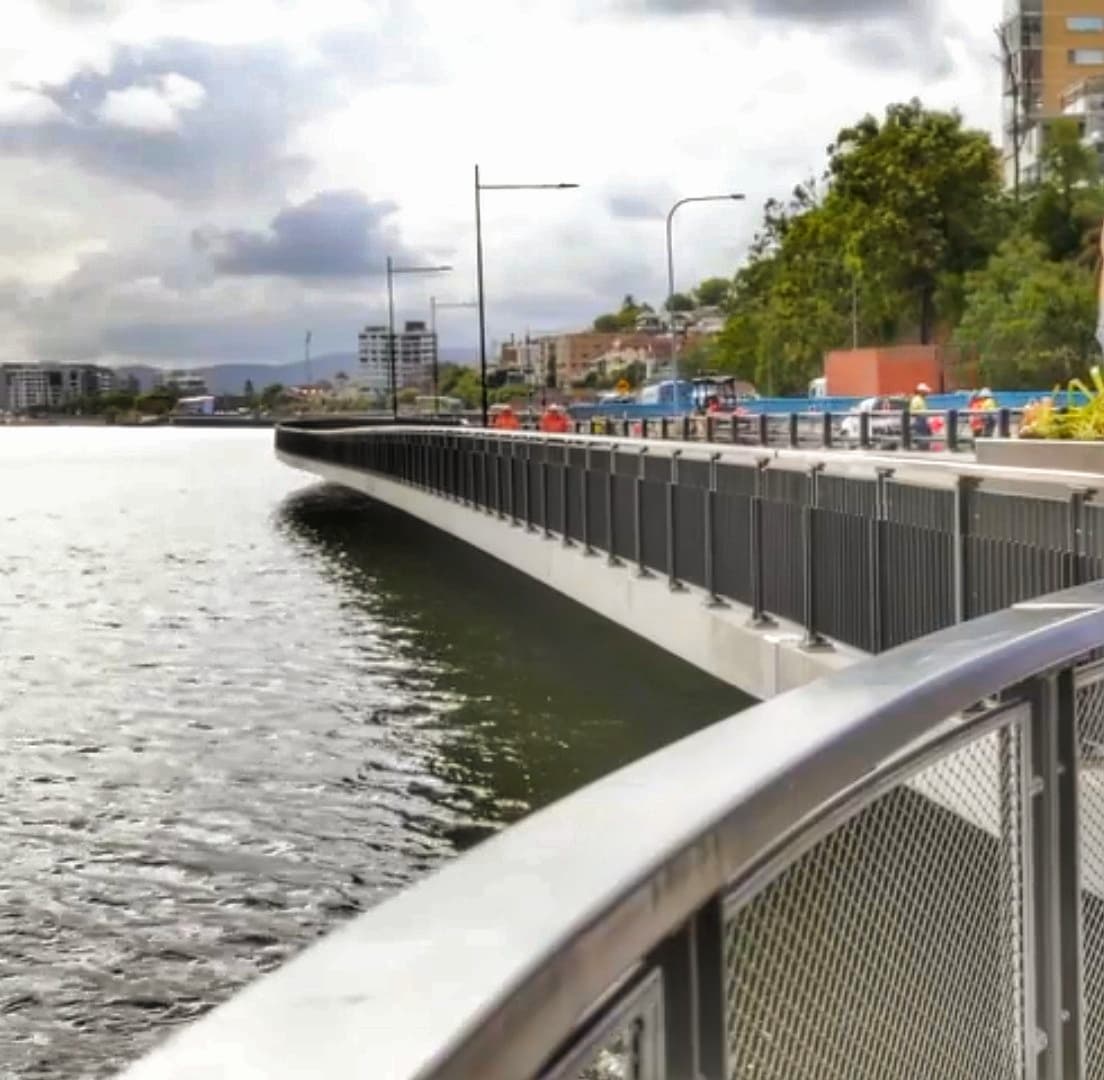 Kingsford Smith Drive riverside promenade — Hamilton, Brisbane