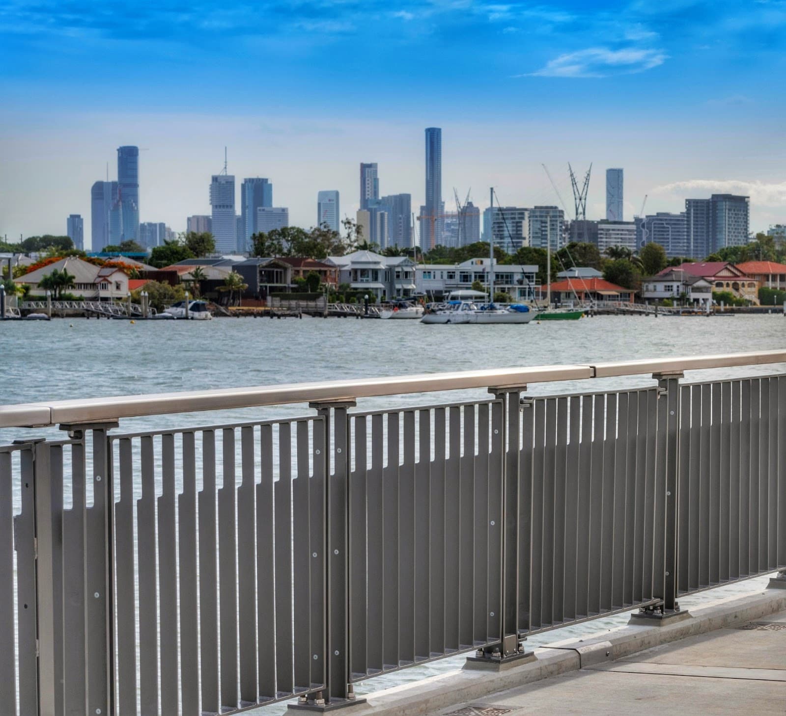 Kingsford Smith Drive riverside promenade — Hamilton, Brisbane