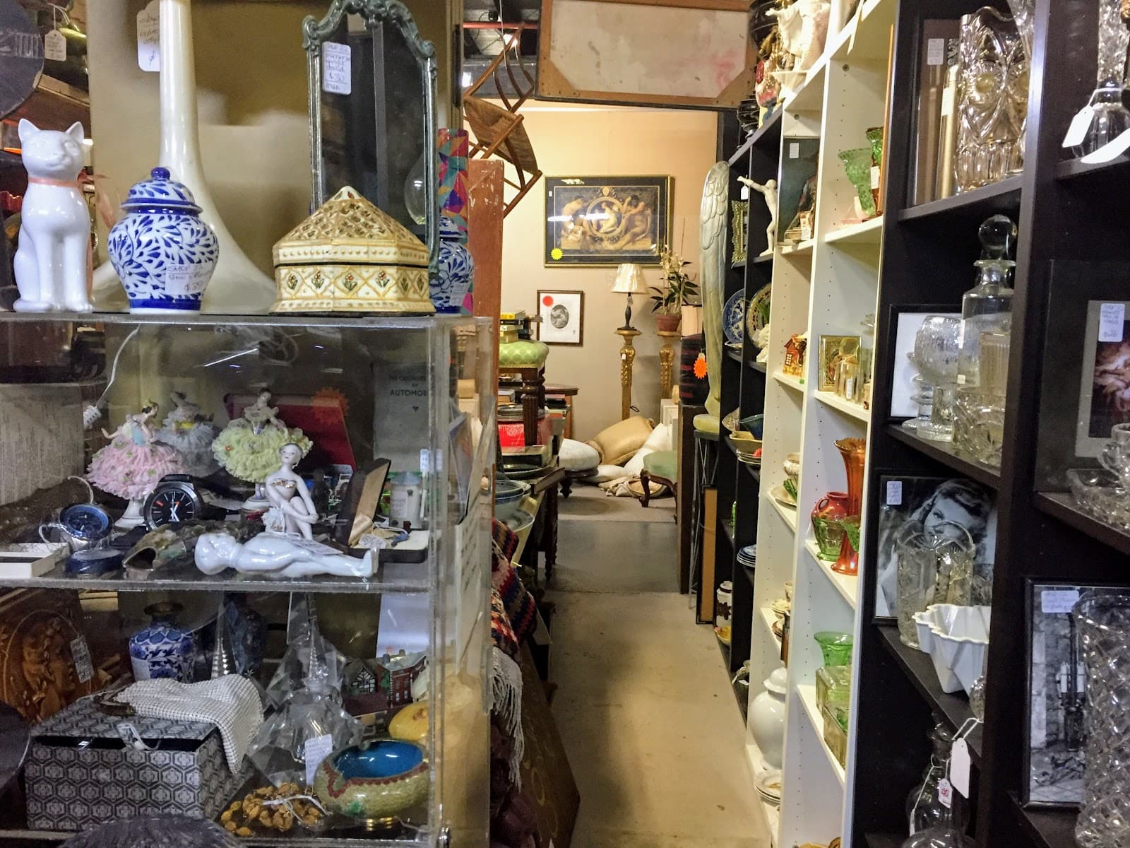 Newfarm Antique Centre — Teneriffe, Brisbane