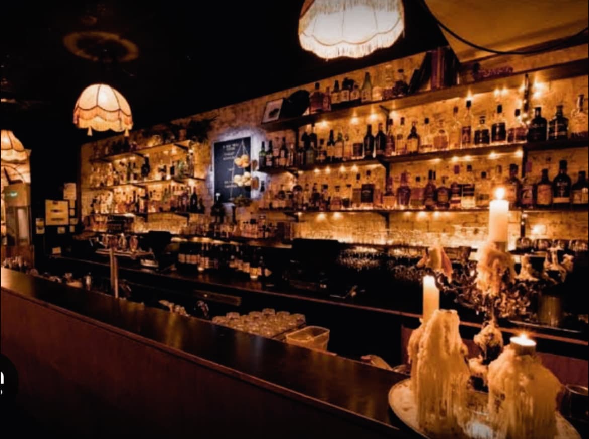 Black Bear Lodge — Indooroopilly, Brisbane