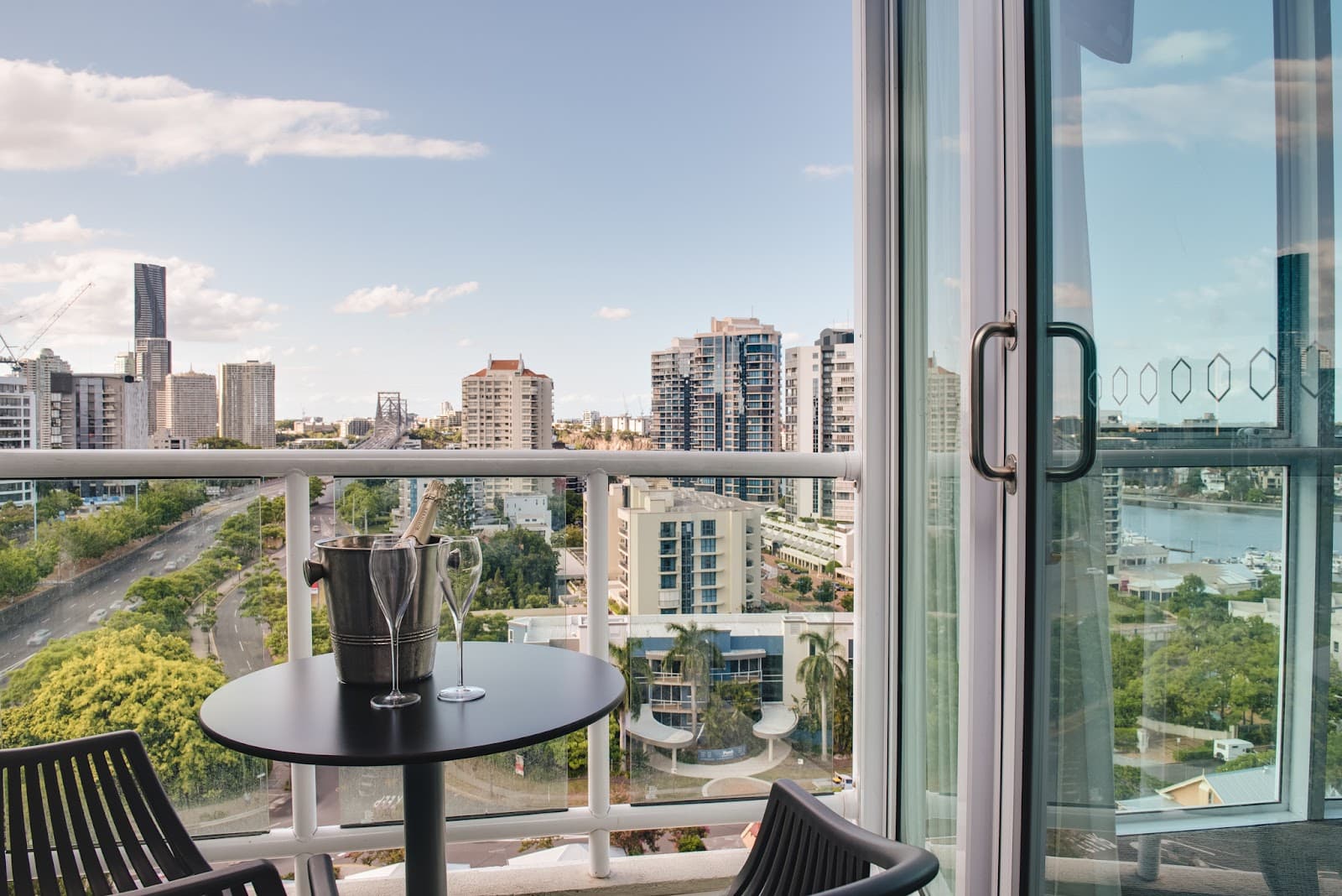 Point Hotel — Wynnum, Brisbane