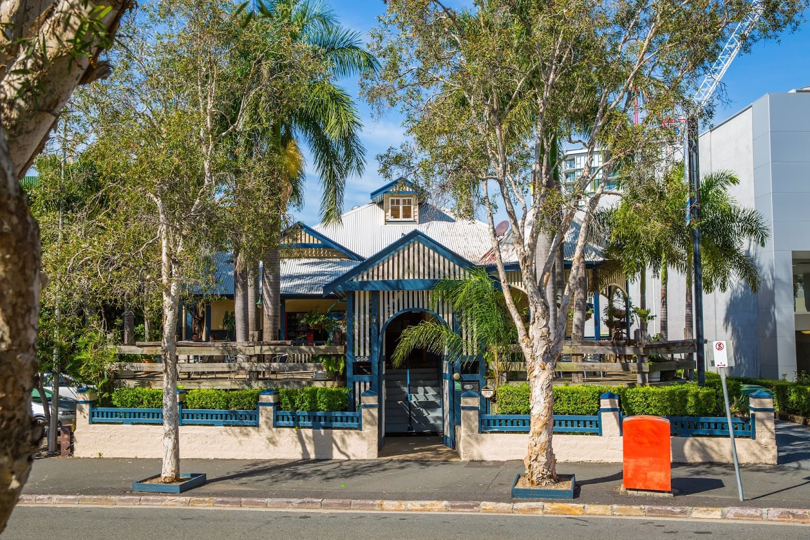 Brisbane Manor Hotel — Wynnum, Brisbane