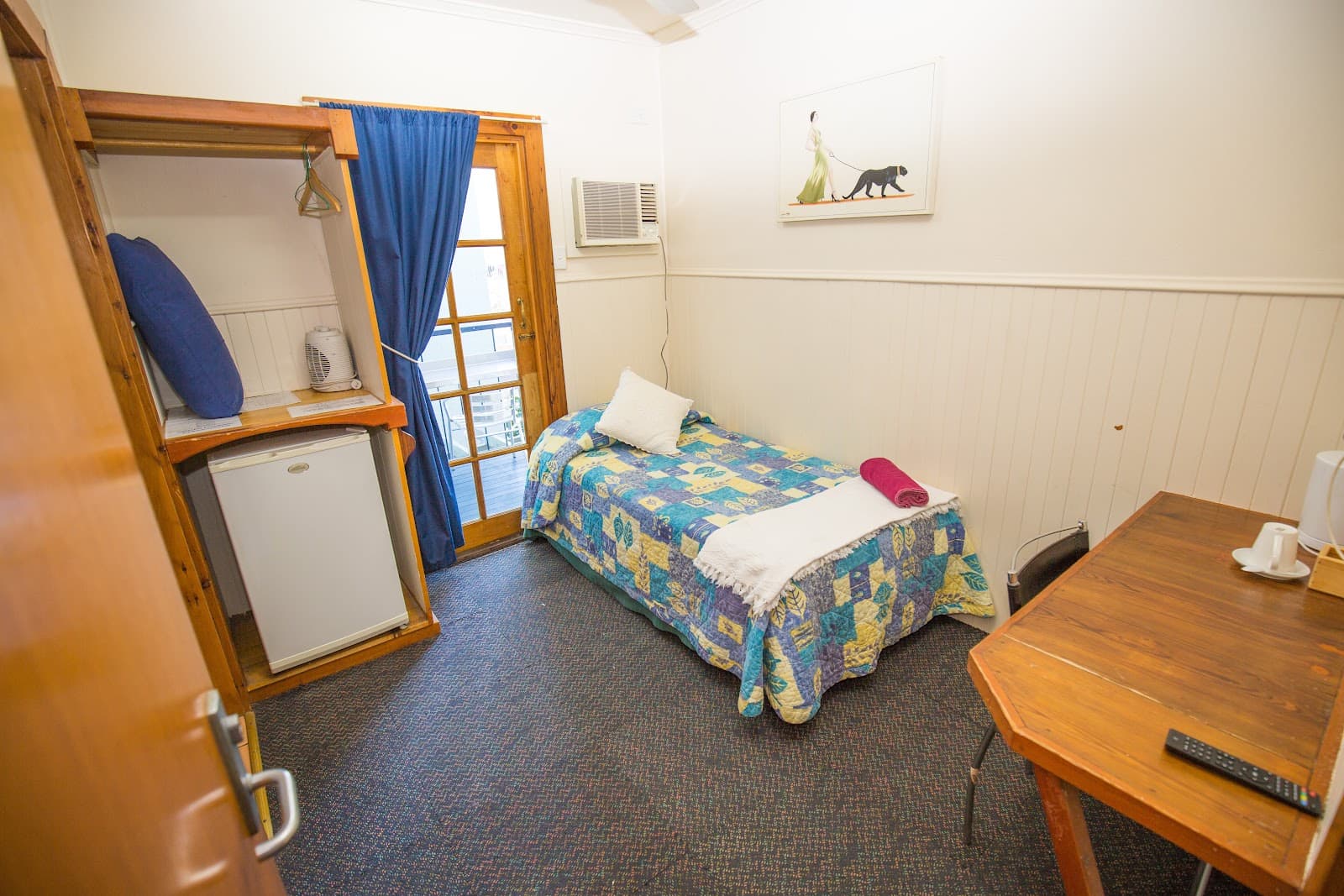 Brisbane Manor Hotel — Wynnum, Brisbane