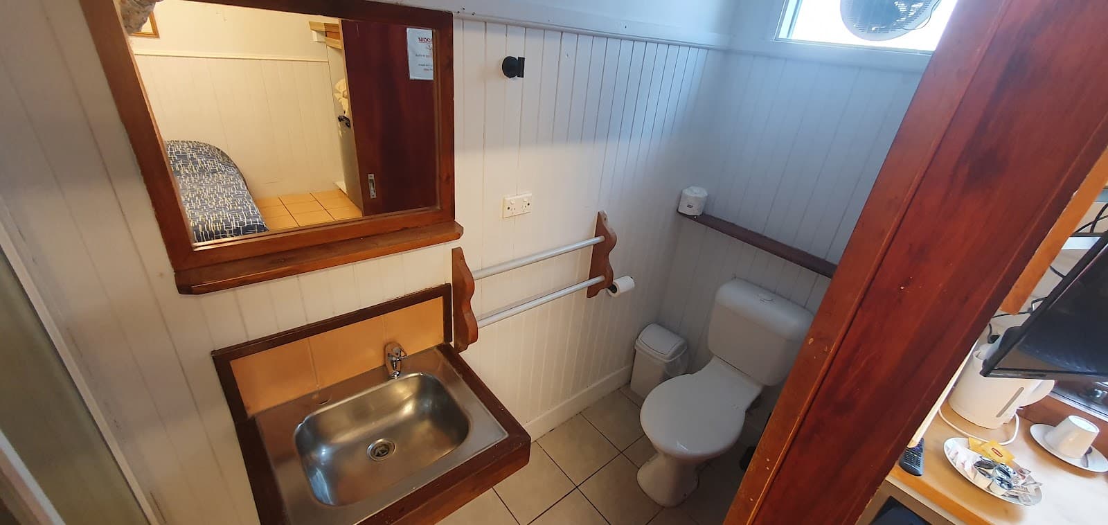 Brisbane Manor Hotel — Wynnum, Brisbane
