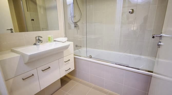DOMAIN SERVICED APARTMENTS — Hamilton, Brisbane