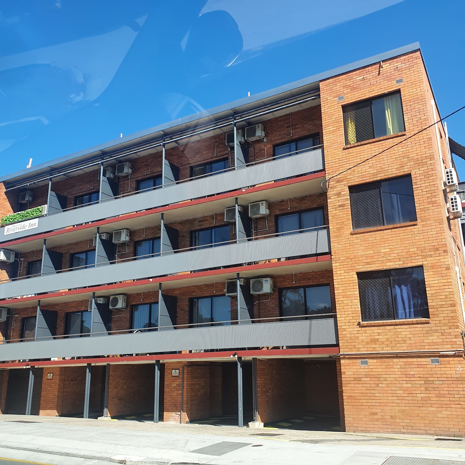 Kingsford Riverside Inn — Hamilton, Brisbane