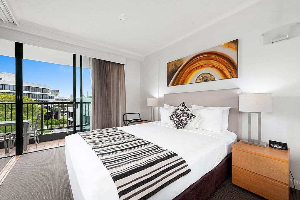 Cosmo Apartment Hotel — Indooroopilly, Brisbane