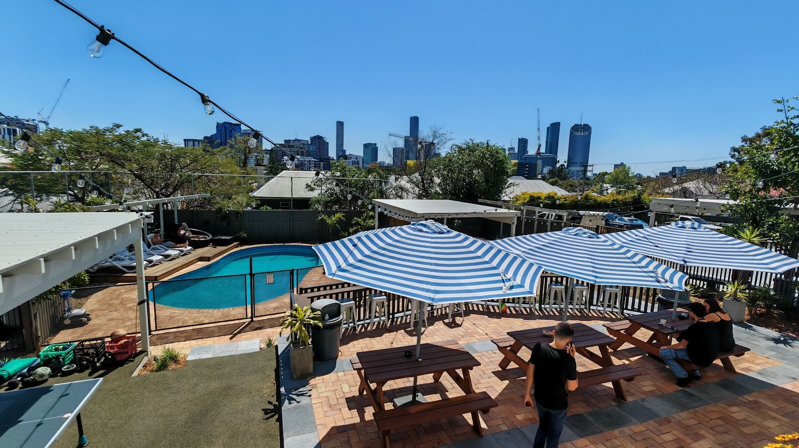 Somewhere To Stay Backpackers — Toowong, Brisbane